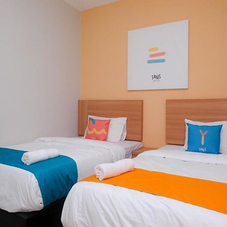 Sans Hotel Tiga Putri Semarang By Reddoorz Kültér fotó