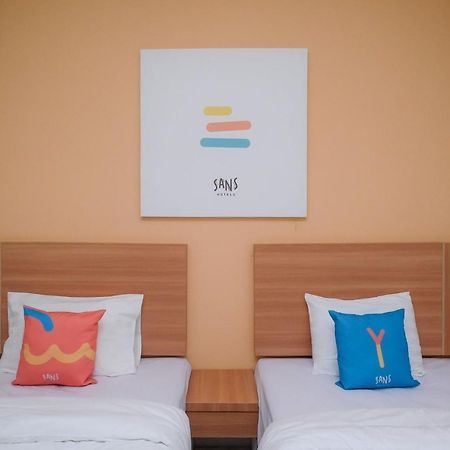 Sans Hotel Tiga Putri Semarang By Reddoorz Kültér fotó