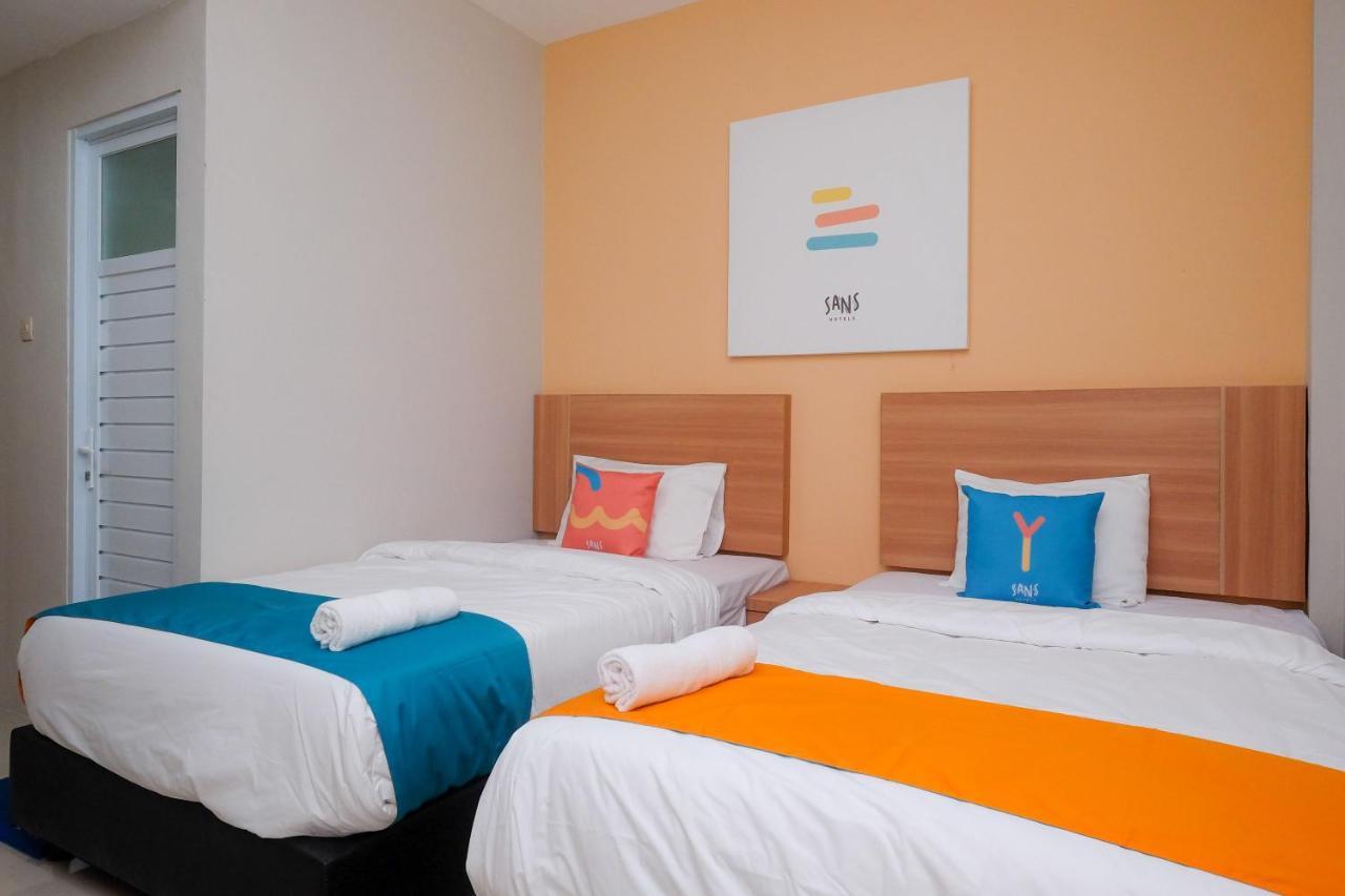 Sans Hotel Tiga Putri Semarang By Reddoorz Kültér fotó