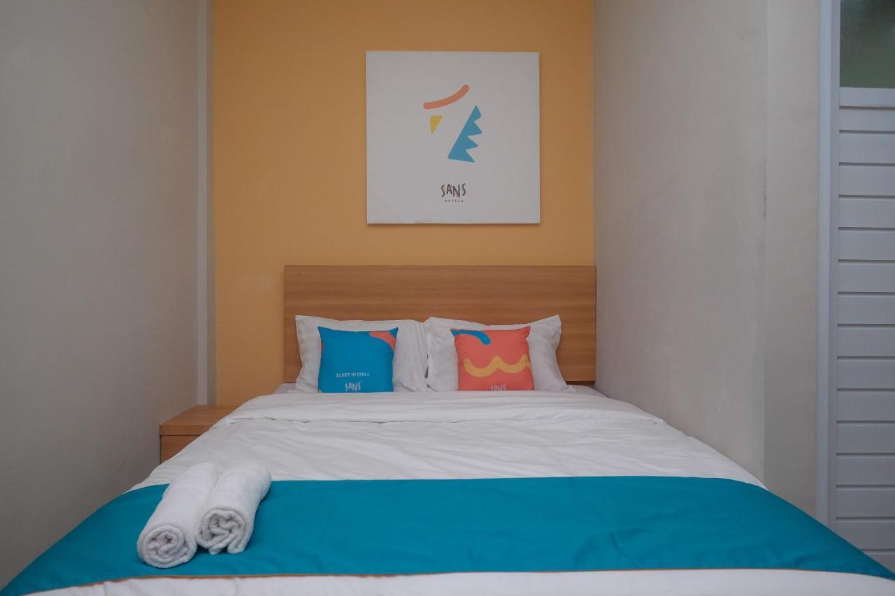 Sans Hotel Tiga Putri Semarang By Reddoorz Kültér fotó