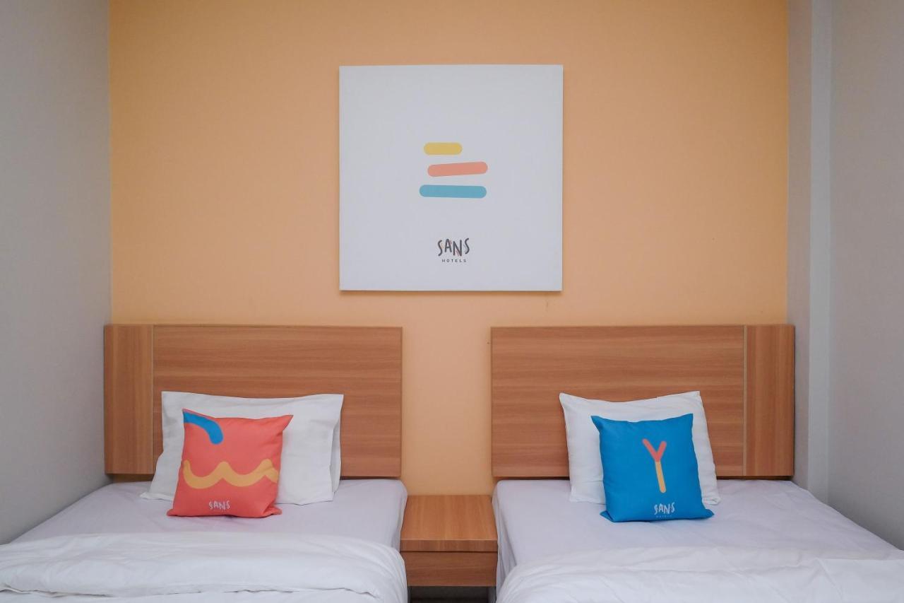 Sans Hotel Tiga Putri Semarang By Reddoorz Kültér fotó