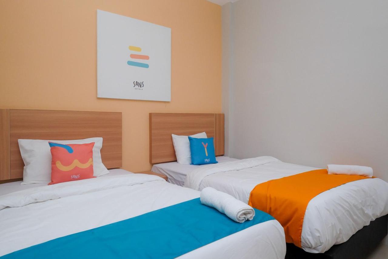 Sans Hotel Tiga Putri Semarang By Reddoorz Kültér fotó
