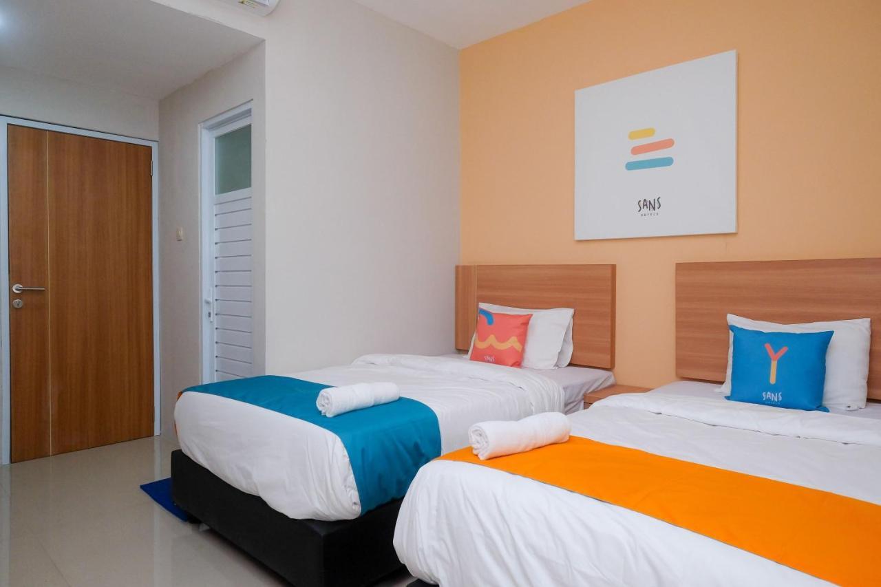 Sans Hotel Tiga Putri Semarang By Reddoorz Kültér fotó
