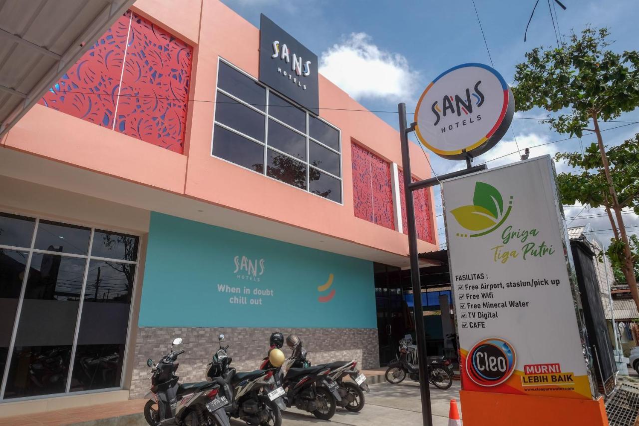 Sans Hotel Tiga Putri Semarang By Reddoorz Kültér fotó