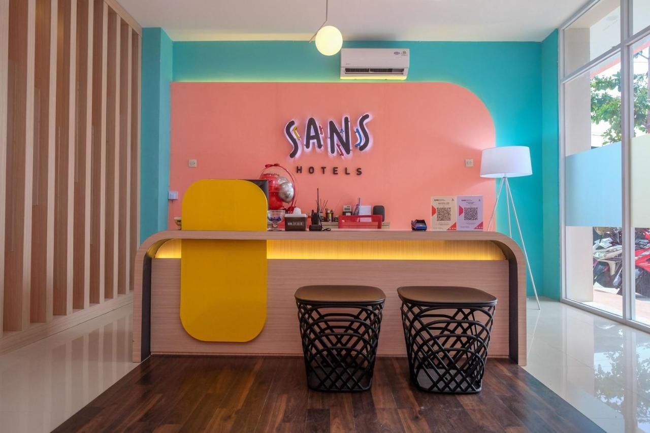 Sans Hotel Tiga Putri Semarang By Reddoorz Kültér fotó