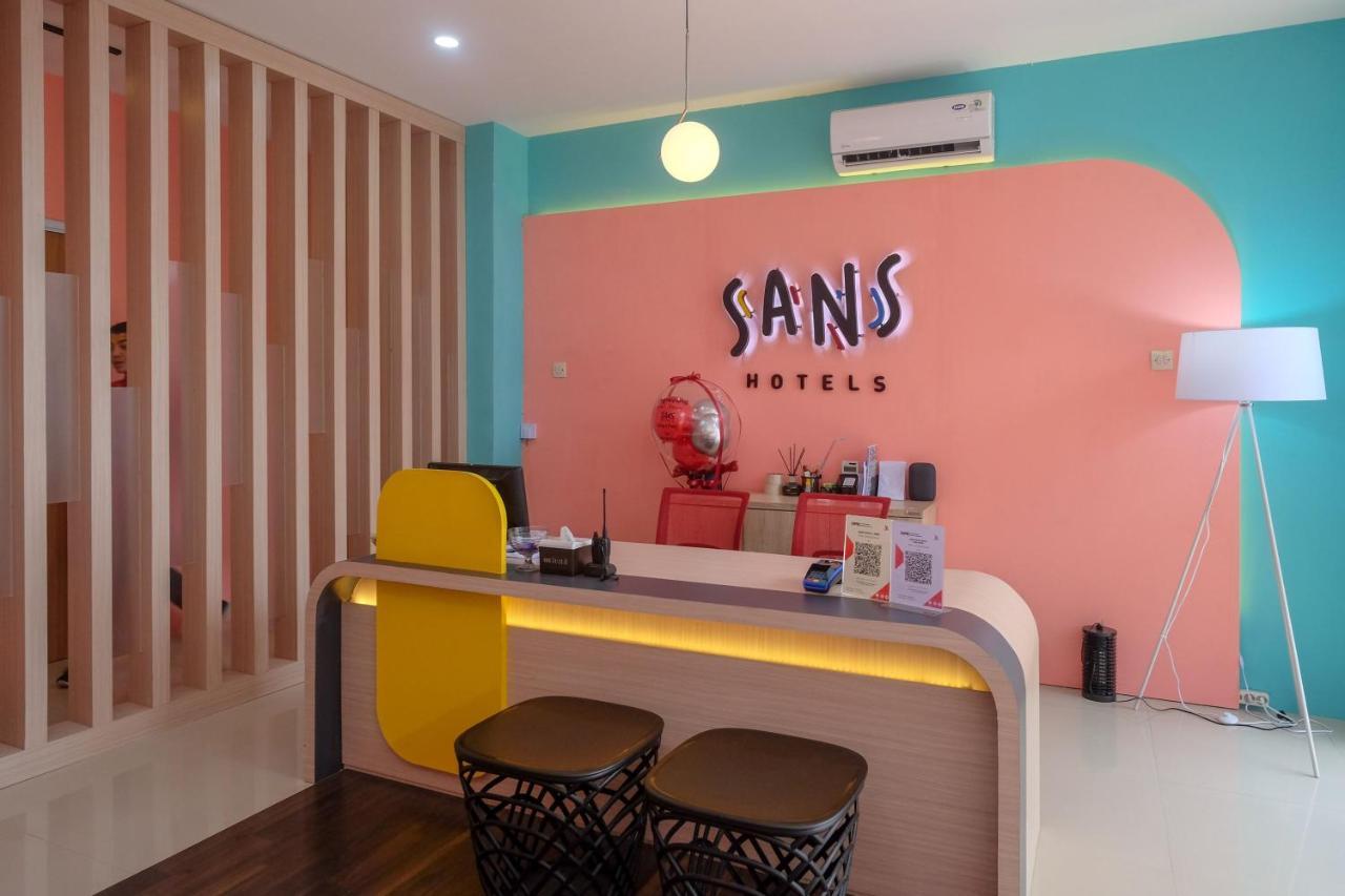 Sans Hotel Tiga Putri Semarang By Reddoorz Kültér fotó