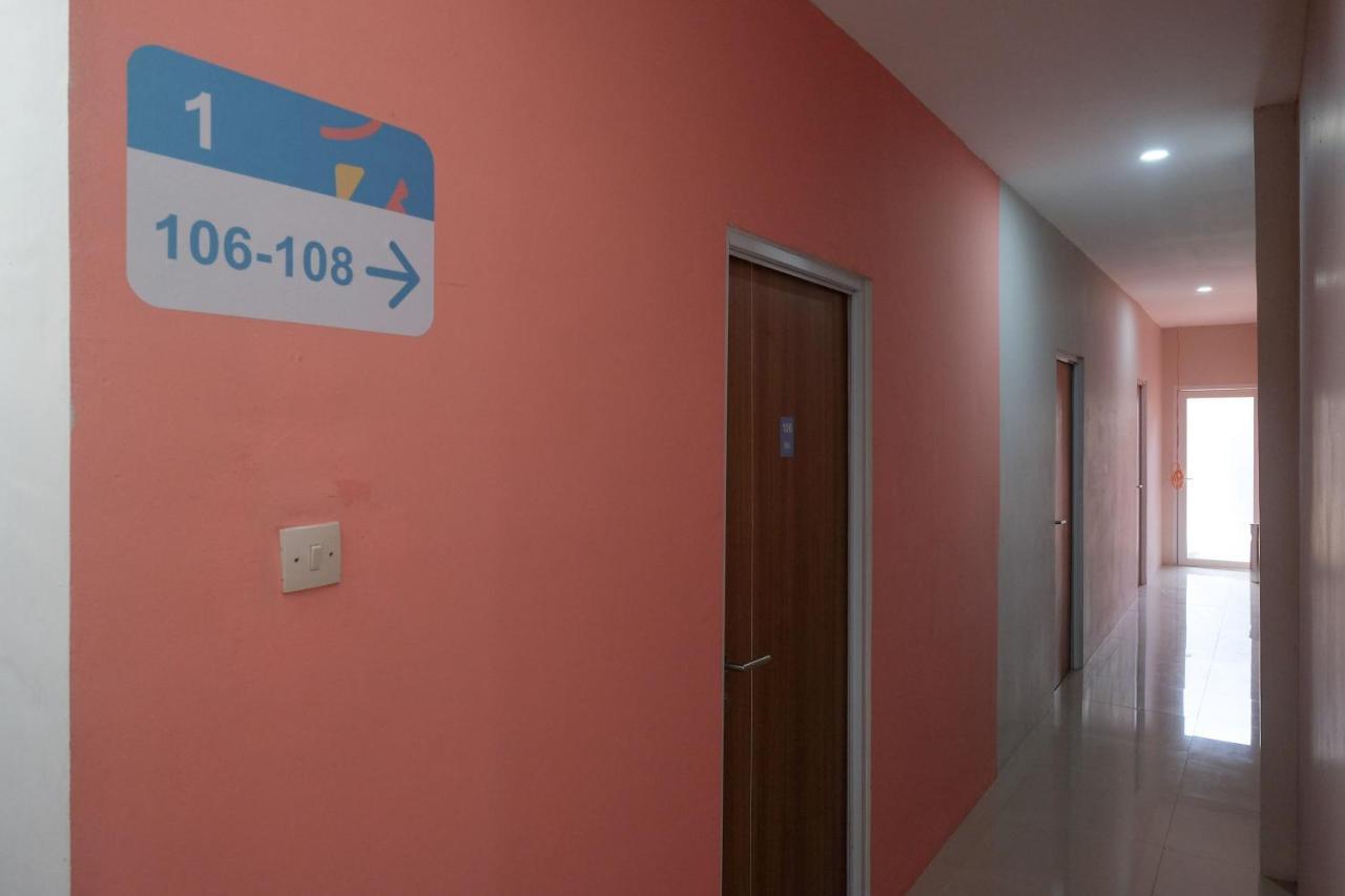 Sans Hotel Tiga Putri Semarang By Reddoorz Kültér fotó